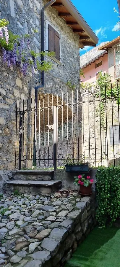 Casa de Férias La Casetta Di Sornico Lierna Itália